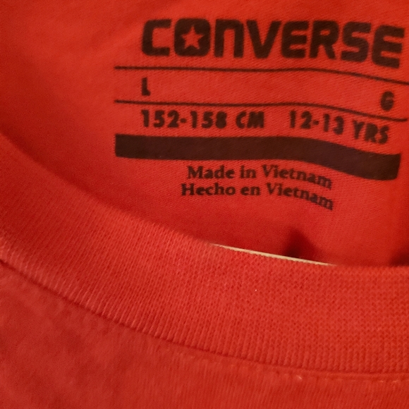 A red t-shirt - Picture 4 of 4